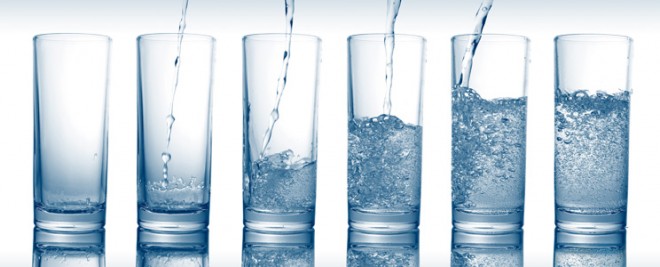Tudod, mennyi vizet kellene minimálisan fogyasztanod naponta?