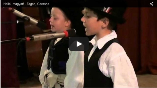 Ez a két kis fiú úgy énekel, hogy az ember szíve belesajdul!